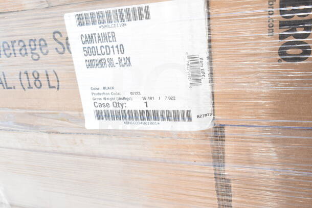 Pallet with 30 new scratch and dent items, featuring Camdolly CD300131 and Camwear containers. Labels show Camtainer 500LCD110, 56L capacity, black, production code 07/23. Each weighs 15.481 lbs.