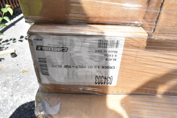 55 brand new scratch and dent items including Carlisle PS601N00 quarts. Box label reads "Crock 1.5 Qt Poly-Tuf Black."