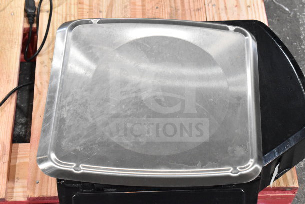 2017 Hobart HTi-7LH26 commercial food scale, stainless steel, 120/208-240V, 1 phase. Used condition, slight surface wear.
