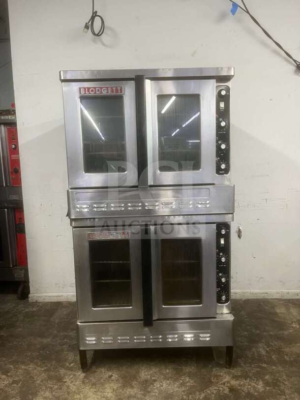 Blodgett DOUBLE STACK stainless steel propane convection oven, solid state thermostat, wired rack, legs, excellent condition.