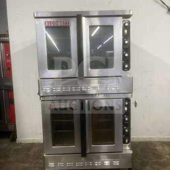 Blodgett DOUBLE STACK stainless steel propane convection oven, solid state thermostat, wired rack, legs, excellent condition.