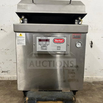 Berkel vacuum packaging machine, very good condition, stainless steel, model with digital control panel and pressure gauge.