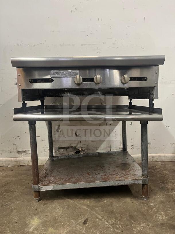 AMERICAN RANGE ARHP-36-6 heavy-duty thermostatic griddle, 36" wide, with 6 burners. Good condition, 3/4" thick hot plate.