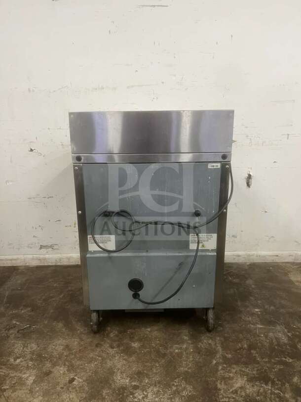 True TSSU-27-08-HC sandwich prep table, 27 7/8", right hinged door, visible cords and labels, condition good.