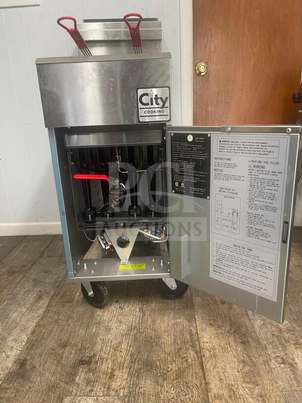 CITY COOKING deep fryer, model CCF-4 NAT G, stainless steel, 4 tubes, 120,000 BTU, open door showing internal components.