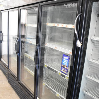 2017 True GDM-72-HC 3 Door Reach-In Cooler Merchandiser, black, tested and working, 115 volts, 1 phase.