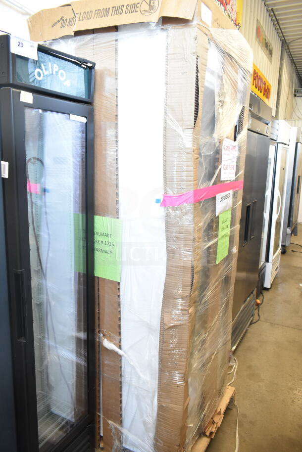 BRAND NEW 2026 True TSCI-600R-G-PH cooler in packaging. Scratch and dent condition. 110-120V, single door.