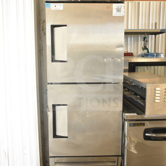 Brand new True T-23-2-HC cooler, 2021 model, with two half doors, commercial casters, 115V, visible scratches and dents.