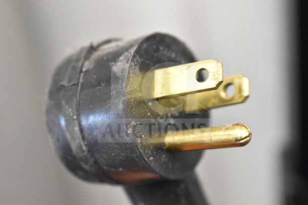 Close-up of a power plug from a 2019 Habco SE18 commercial cooler, 115 volts, 1 phase.