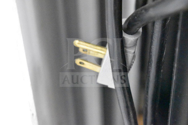 True GDM-12 cooler plug and power cord, 115 volts, 1 phase. Sturdy black cord indicating reliable power intake.