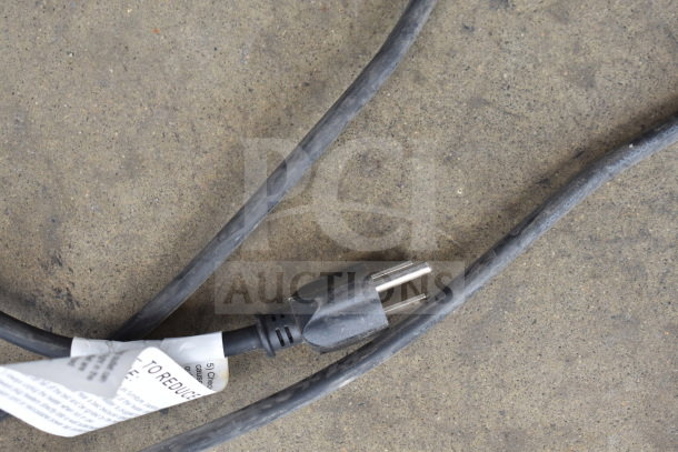 Power cord of Haimmy UEH520 infrared electric heater, showing standard plug and safety label.