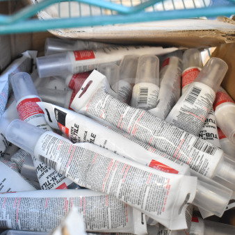 40 Oatey white latex tub-n-tile caulk tubes in box. New condition, clear caps, labeled for bathroom use.