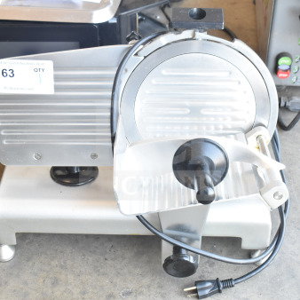 Avantco 177SL309 commercial countertop meat slicer, 110-120 volts, 1 phase; features slicer blade, knobs, power cord; in good condition.
