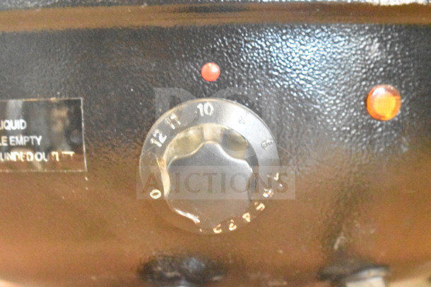 ELSW-100K Countertop Soup Kettle Food Warmer with adjustable dial. Model ELSW-100K, operates on 120 Volts, 1 Phase.