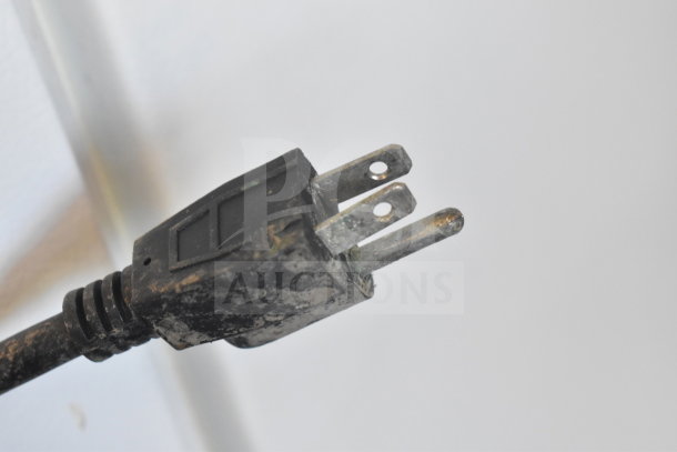 ELSW-100K Countertop Soup Kettle Food Warmer plug. Shows signs of wear, suitable for 120 volts, 1 phase use.