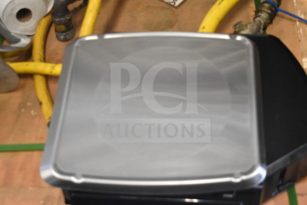 2017 Hobart HTi-7LH26 commercial food portioning scale. Stainless steel surface, tested and working, 120/208-240V, 1 phase.