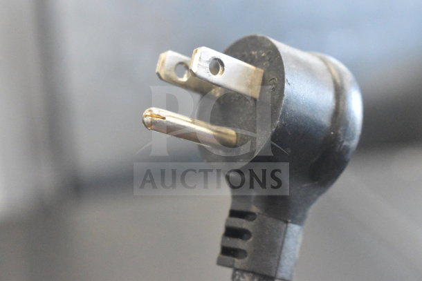 Close-up of a power plug for a 2021 True GDM-09-SQ-HC-LD cooler, 115 volts, 1 phase.