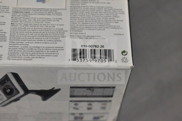 Box containing 3 Garmin GPS units: Nuvi 55, Nuvi 40, Nuvi 1350. Features packaging with barcode and warranty details.