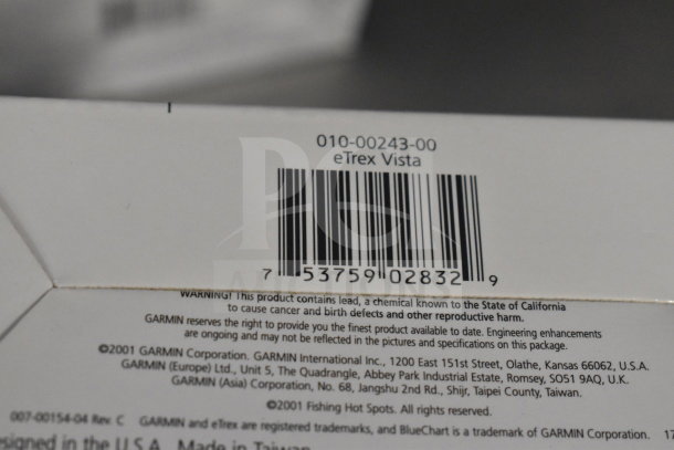 Box with barcode, model number 010-00243-00, and "eTrex Vista" label. Includes safety warning and Garmin branding.