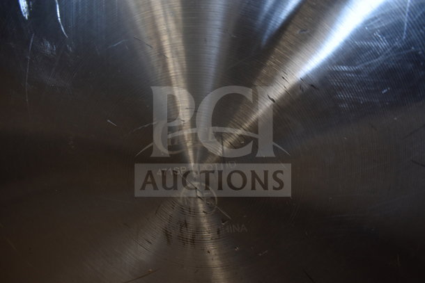 Heavyweight aluminum stock pot base with "Choice 471SP100QTHD" marking. Minor scratches, new condition.