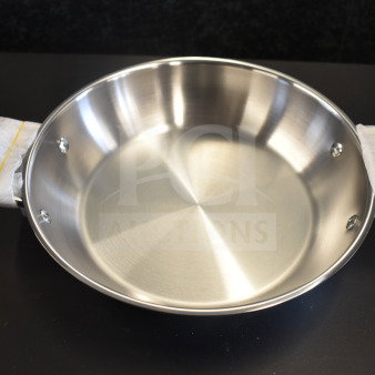 4 new Vigor SS1 Series 9.5" stainless steel fry pans with aluminum-clad bottom, dual handles, scratch and dent condition.