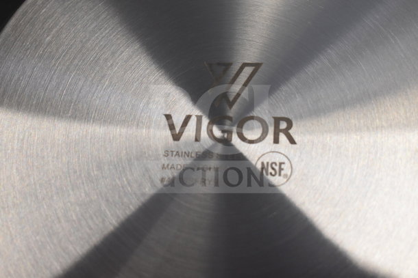 Vigor SS1 Series 9.5" stainless steel fry pan, aluminum-clad bottom, dual handles, NSF certified, new scratch and dent.