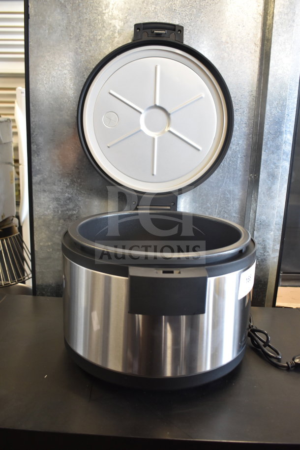 Avantco 177RWB60 rice warmer, 60 cup capacity, scratch and dent condition, 120V, 1 phase, stainless steel body.