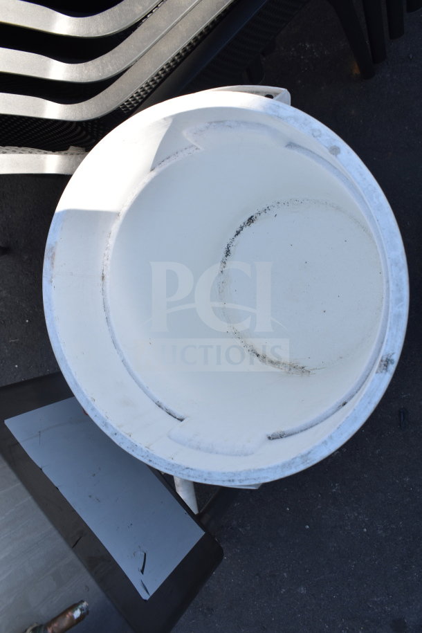 2 white poly trash cans with lids, lightly stained, durable material, suitable for heavy-duty use. Auction offers 2 for 1 bid.