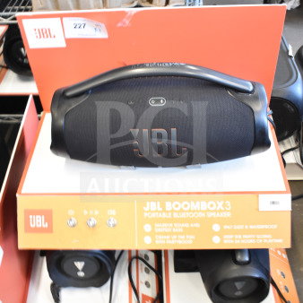 JBL Boombox 3 speaker, portable Bluetooth, IP67 waterproof, massive bass, 24-hour playtime. Store display condition.