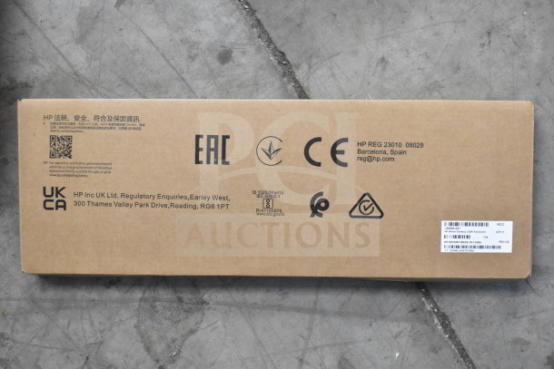 Cardboard box for HP computer mouse, keyboard, and cables. Features regulatory markings and HP contact details.