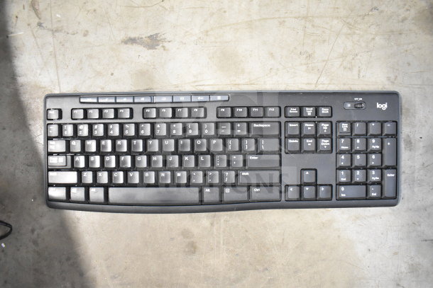 Logitech keyboard, black, full-size with numeric keypad; used condition; part of a lot of 20 electronic items.