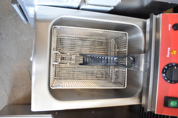 Brand new Avantco 177F200 electric countertop fryer, 15 lb. capacity, 208-240V, 1 phase, minor scratches and dents.