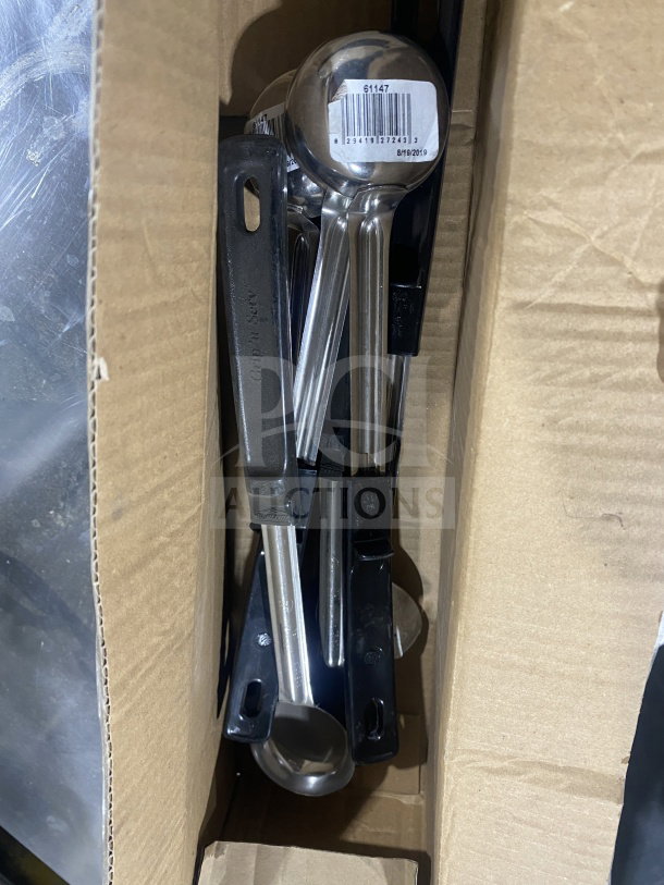 New Volrath 1 Oz. stainless steel spoodle, model 61147, with Grip 'N Serve handle in box. Serial: 829419272433.