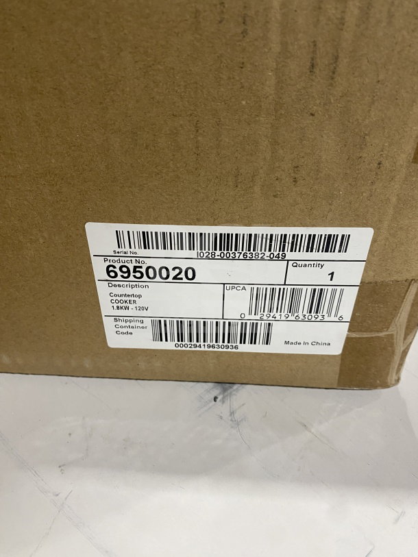 Vollrath 6950020 Stainless Steel Hot Plate in box, 1800W, 120V, new condition, SN: I028-00376382-049, Made in China.