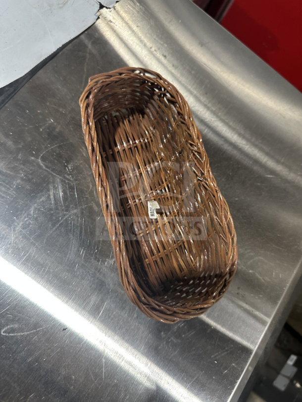 Brand new Browne woven polypropylene basket for food display. Rectangular shape, ideal for serving snacks. Includes 48 pieces.