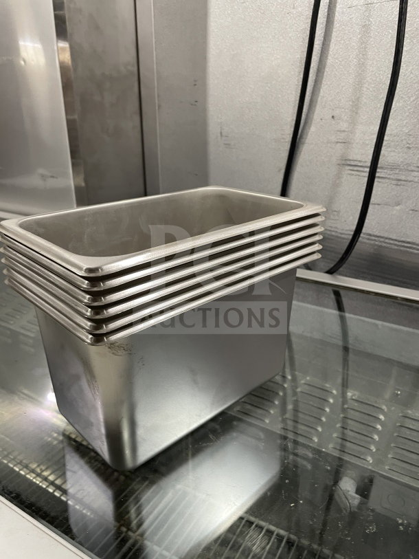 Brand new Amko stainless steel quarter-size steam table pan, model 24406, in pristine condition. Stackable design.