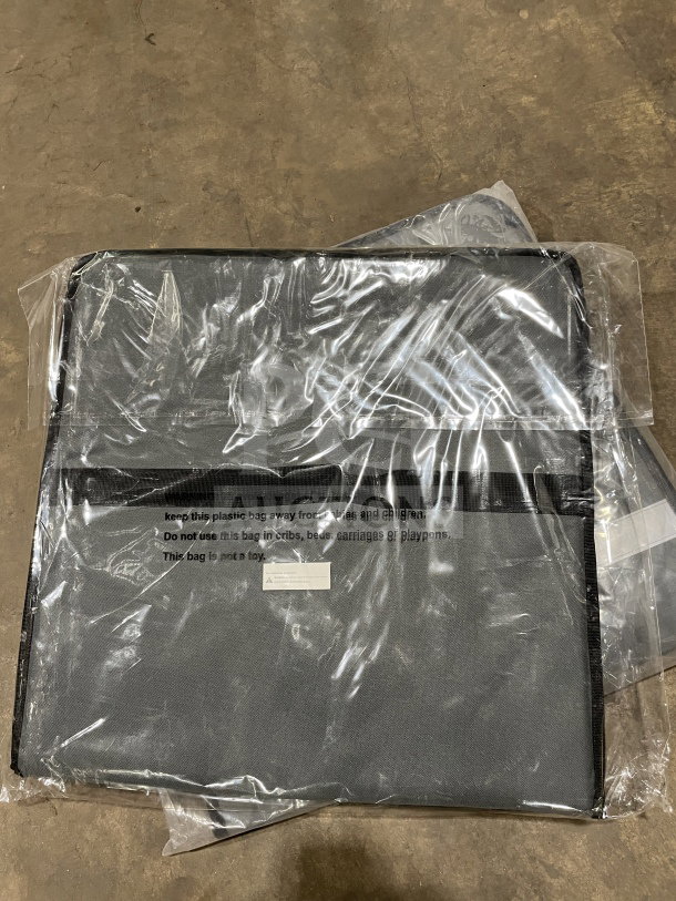 Brand new Winco Wingo Series large pizza bag, model BGPZ-2109, in packaging. Model: BGPZ2109, SN: 84216915046.