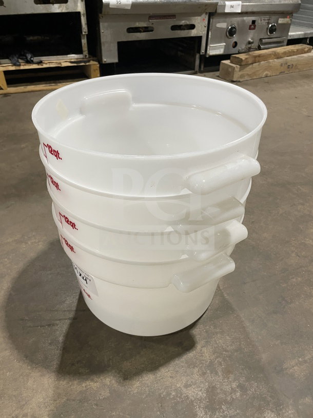 Cambro 12Qt commercial round storage container, model RFS12148, in natural white. Brand new condition, stackable design.