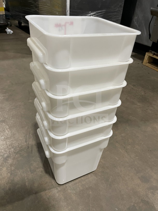 BRAND NEW! Crambro 6Qt white polypropylene food storage containers stacked; Model PLSPT000OPP; commercial use.
