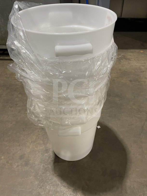 Brand new Cambro 22Qt white polypropylene round food storage container, model RFSS148, with two handles.