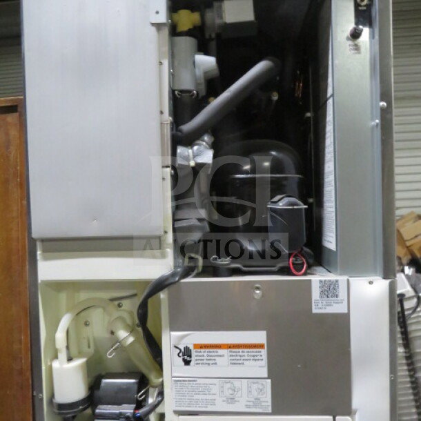 NEW Hoshizaki Ice Maker KM-515MRH, 115V, 28x22x31 inches. Includes remote and manual. Industrial-grade components.