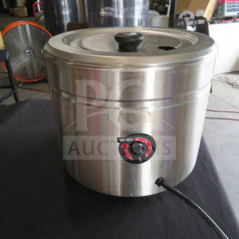 Avantco stainless steel 11 quart warmer, model 177W800, 120 volt, features on/off dial, good condition.