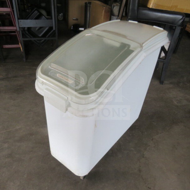 Rubbermaid 3600 ingredient bin on casters, white, with transparent lid. Used condition, ideal for bulk food storage.