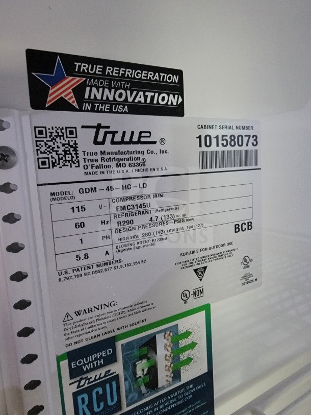 True refrigeration label with model GDM-45-HC-LD, 115V, R290 refrigerant. Serial no. 10158073, made in USA.
