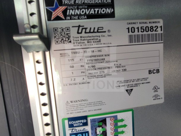 Label on True refrigeration unit, model TSSU-72-18-HC, shows specifications like compressor M/N FFU160UAX, R290 refrigerant, and serial number 10150821.