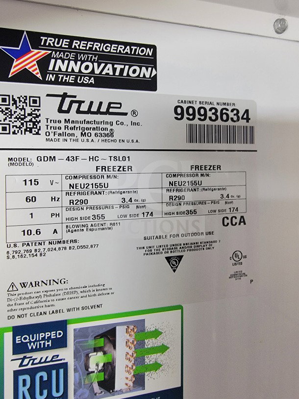 Sticker on True Freezer GDM-43F-HC-TSL01 showing specifications. Includes 115V, NEU2155U compressor, R290 refrigerant.
