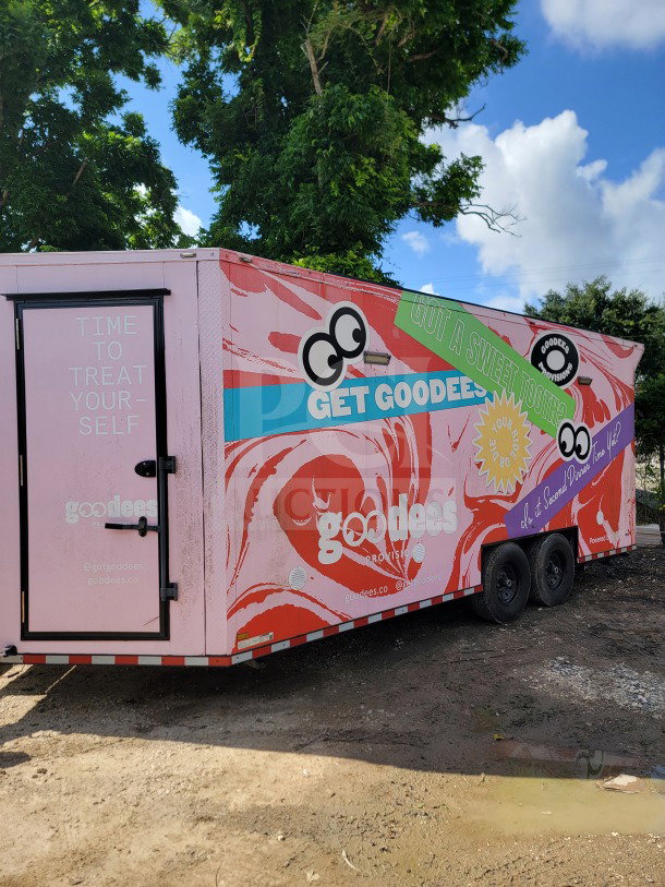 2021 SDG 8.5' x 20' double-axle mobile trailer with vibrant graphics, cold-storage configuration, True Refrigeration, VIN 4S9S1EF29MW364518.