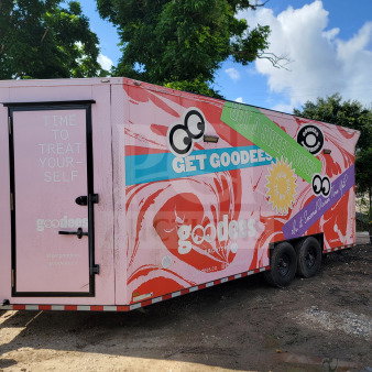 2021 SDG 8.5' x 20' double-axle mobile trailer with vibrant graphics, cold-storage configuration, True Refrigeration, VIN 4S9S1EF29MW364518.