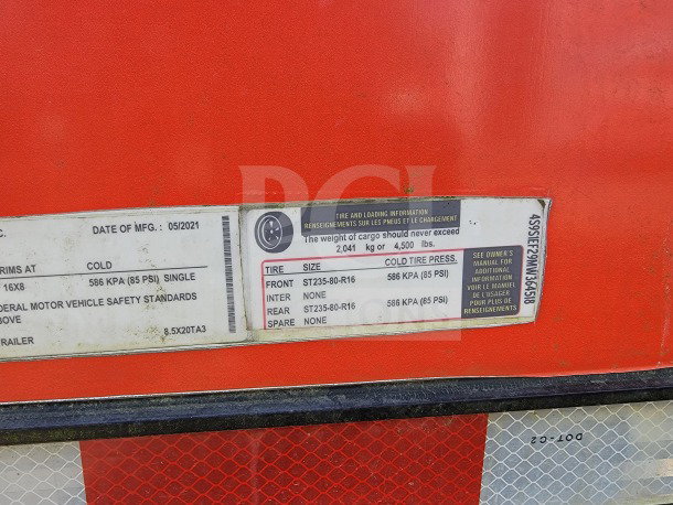 Label on 2021 SDG 8.5' x 20' trailer showing tire and loading info, VIN 4S9S1EF29MW364518, tire pressure 586 KPA.