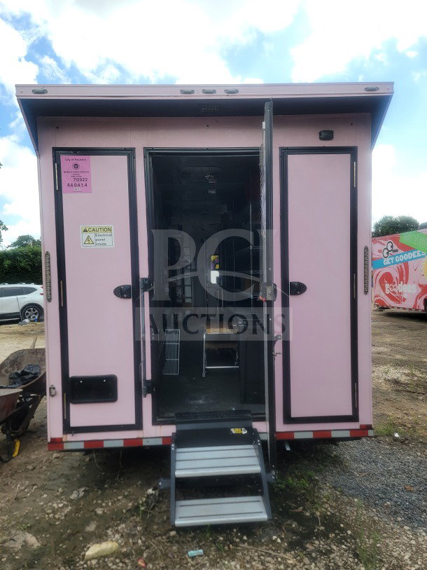2021 SDG 8.5' x 20' dual-axle trailer, pink, with cold-chain storage, glass-door refrigeration, VIN 4S9S1EF26MW364508.